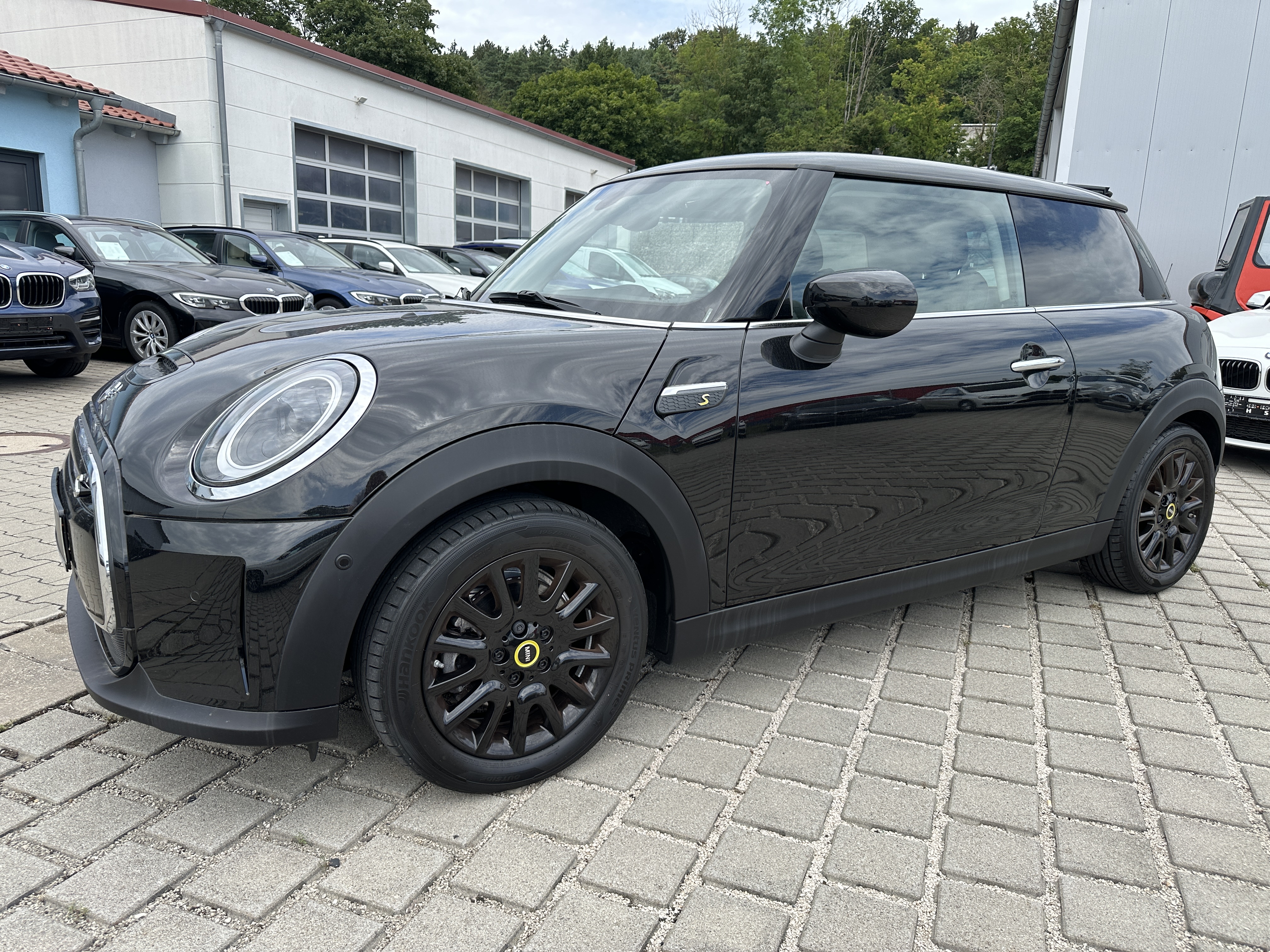Angebotsdetails Mini Cooper MIDNIGHT BLACK METALLIC