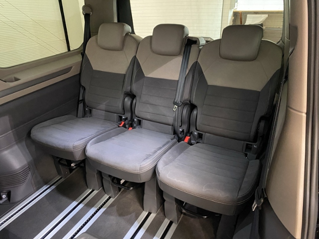 Angebotsdetails Volkswagen T7 Schwarz (Deep Black Perleffekt)